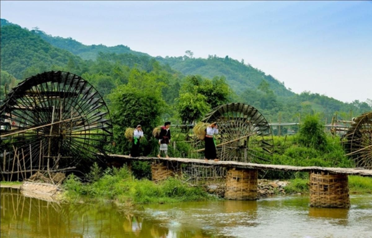 HÀ NỘI – ĐỀN CHÚA THÁC BỜ – LÒNG HỒ HÒA BÌNH  -  VỊNH NGÒI HOA – BẢN MƯỜNG HOA